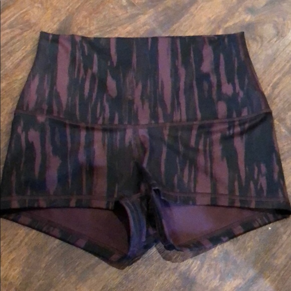 Lululemon high-waisted boogie short